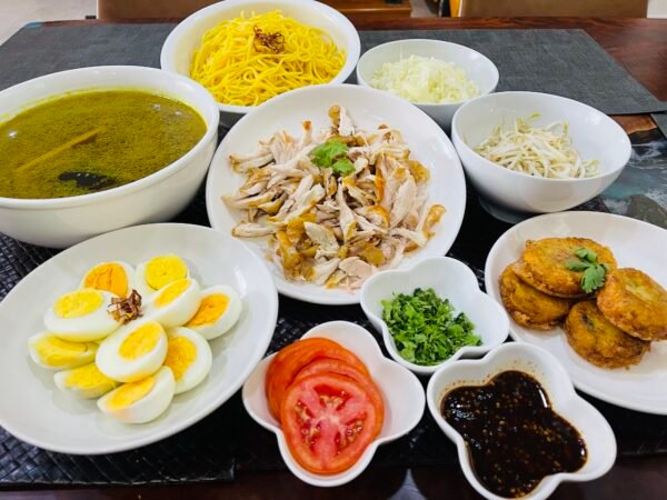 Soto Ayam Soup Special with Noodle / Bee Hoon for 4-5 Pax