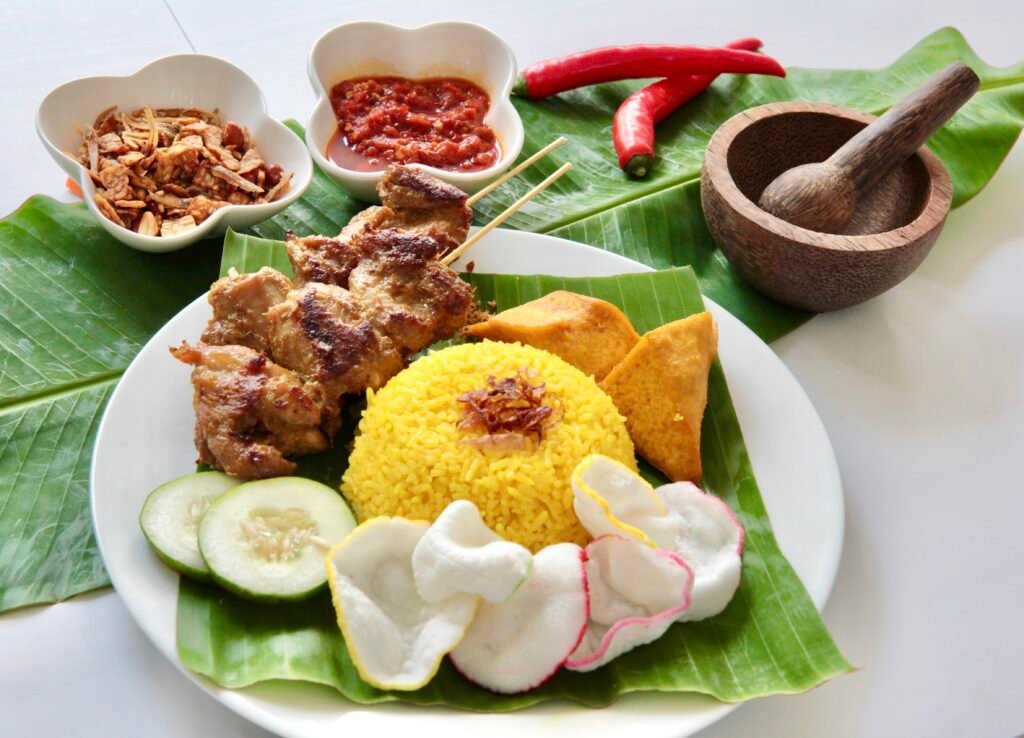 bento-lunch-set-nasi-kuning